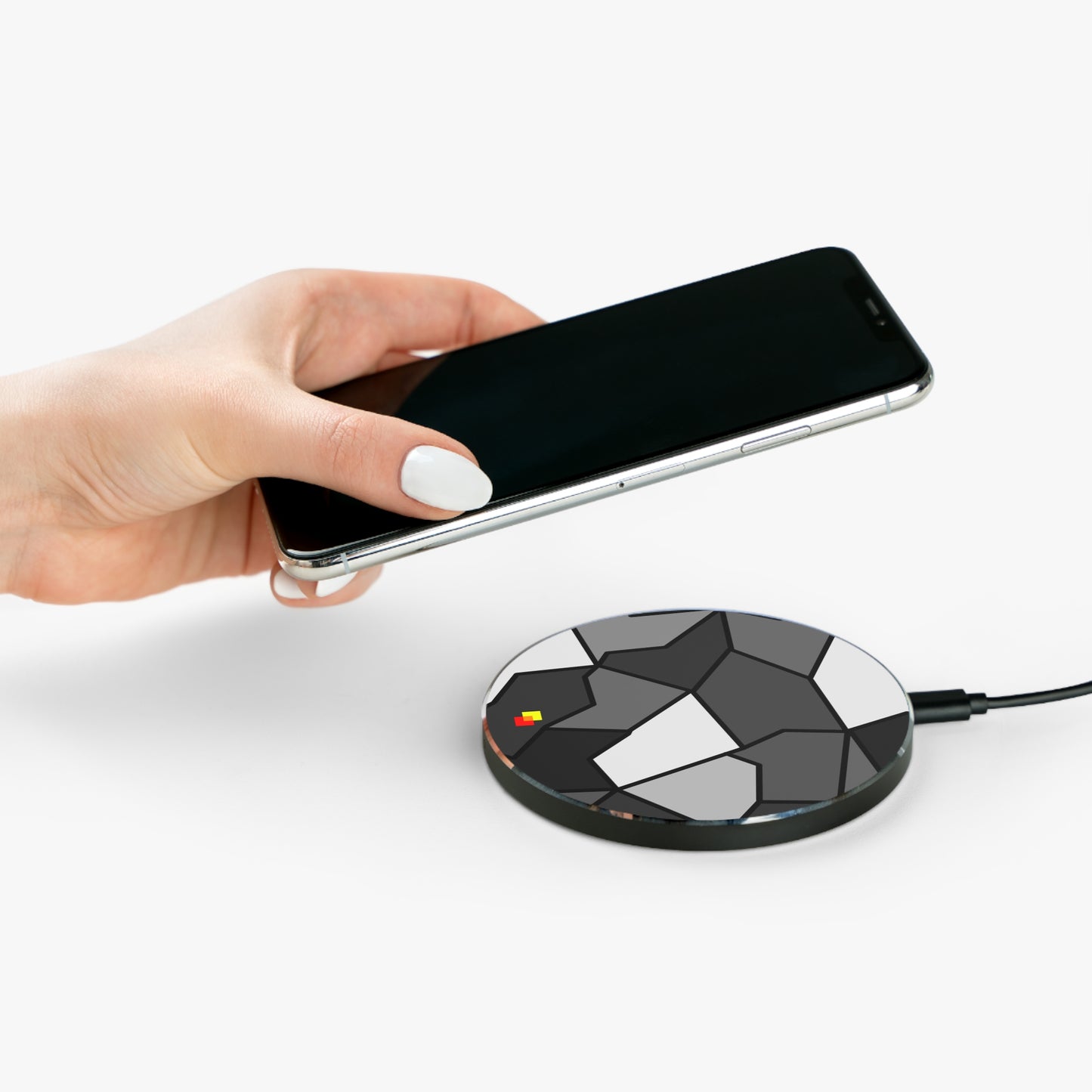 Black and White Geometric Wireless Charger